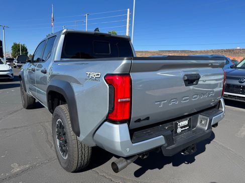 Used 2025 Toyota Tacoma TRD Off-Road w/ TRD Off Road Upgrade Package AWD/4WD image 4