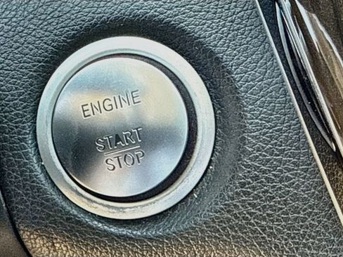 Used 2017 Mercedes-Benz GLC 300 image 34
