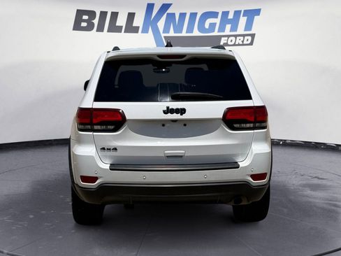 Used 2019 Jeep Grand Cherokee Laredo AWD/4WD image 4