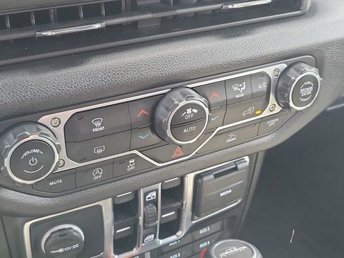 Used 2024 Jeep Gladiator Sport AWD/4WD image 10