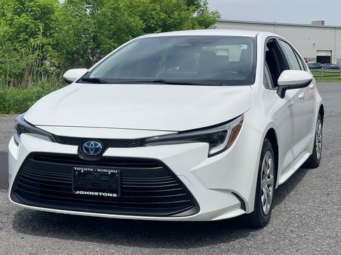 Certified 2024 Toyota Corolla LE AWD/4WD image 2