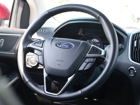 Used 2024 Ford Edge SEL image 7