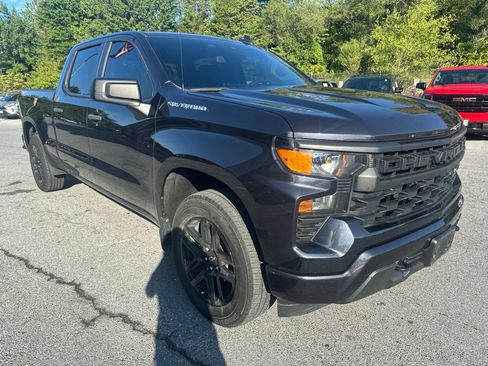 Used 2023 Chevrolet Silverado 1500 Custom AWD/4WD image 3