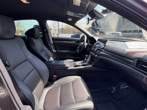 Used 2018 Honda Accord Sport image 21