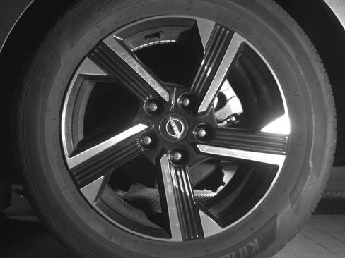 Used 2025 Nissan Sentra SV image 14