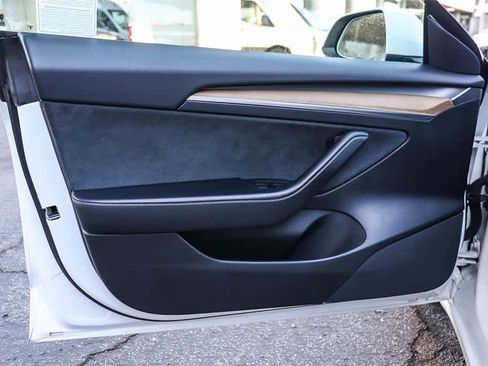 Used 2021 Tesla Model 3 Standard Range Plus image 19