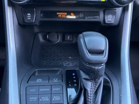 Used 2022 Toyota RAV4 XLE image 10