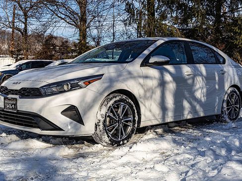 Certified 2023 Kia Forte LXS w/ LXS Technology Package image 3