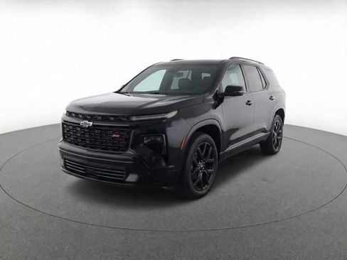 Used 2025 Chevrolet Traverse RS AWD/4WD image 3