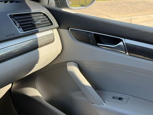 Used 2017 Volkswagen Passat 1.8T SE image 34