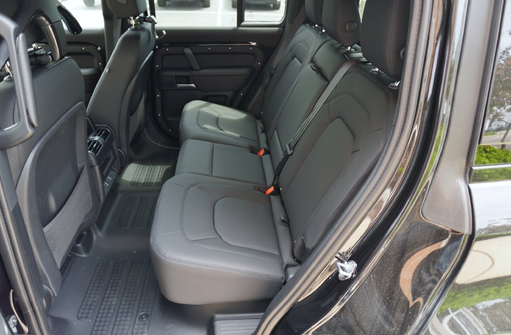 Used 2026 Land Rover Defender 110 X-Dynamic SE AWD/4WD image 28