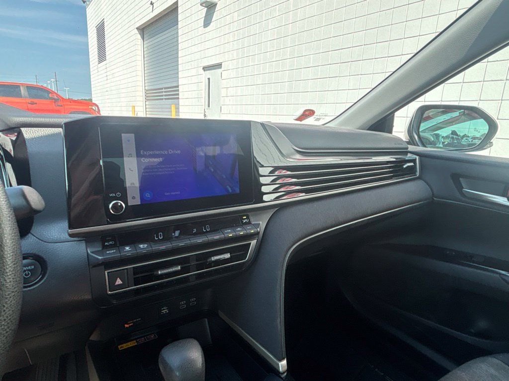 Used 2025 Toyota Camry LE w/ Convenience Package FWD image 16