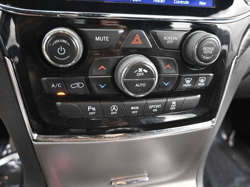 Used 2019 Jeep Grand Cherokee Altitude AWD/4WD image 19