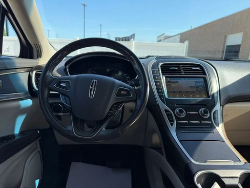 Used 2018 Lincoln MKX Select w/ Select Plus Package AWD/4WD image 24