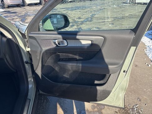 Certified 2025 Volvo XC40 B5 Plus image 34