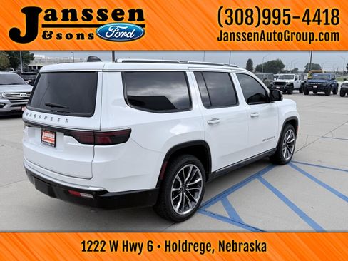 Used 2025 Jeep Wagoneer Series III w/ Premium Group I AWD/4WD image 6