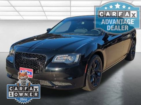 Used 2023 Chrysler 300 Touring w/ Sport Appearance Package image 23