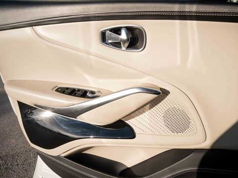 Used 2022 Aston Martin DBX image 27