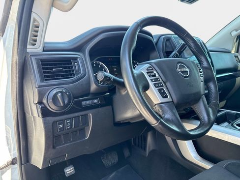Used 2024 Nissan Titan SV w/ SV Convenience Package image 18