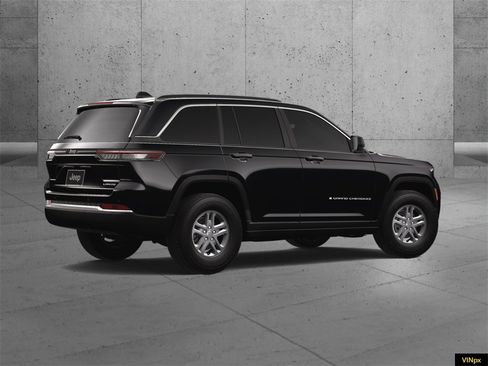 New 2025 Jeep Grand Cherokee Laredo image 8