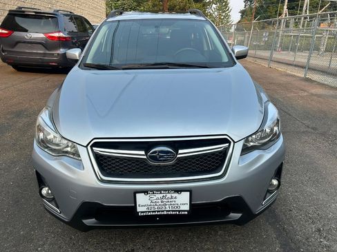 Used 2017 Subaru Crosstrek 2.0i Premium w/ Moonroof Package AWD/4WD image 2