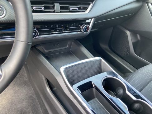 Used 2025 Chevrolet Equinox LT image 38