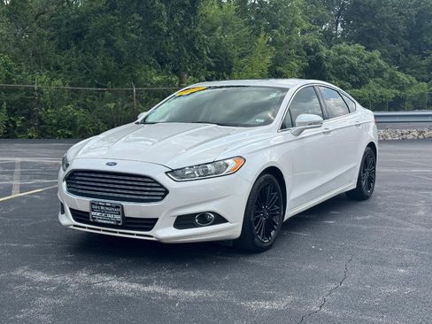 Used 2016 Ford Fusion SE w/ Equipment Group 202A FWD image 9