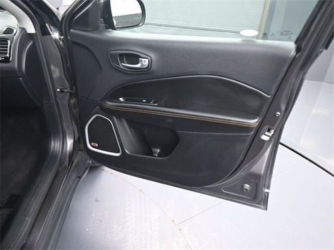 Used 2018 Jeep Compass Limited w/ Safety & Security Group image 11