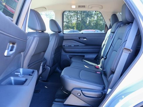 New 2025 Nissan Pathfinder SL image 8