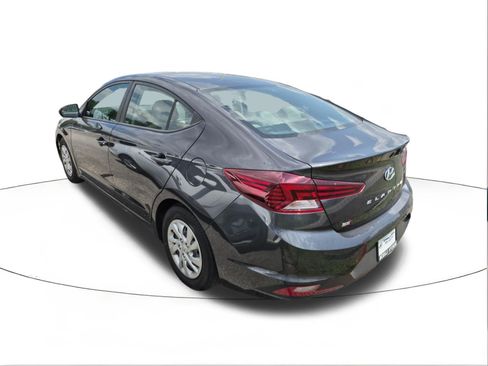 Used 2020 Hyundai Elantra SE FWD image 3