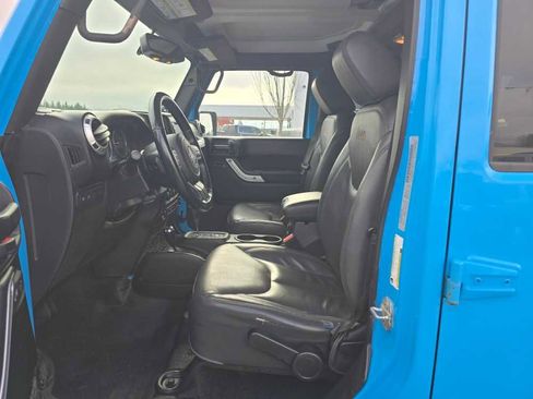 Used 2017 Jeep Wrangler Unlimited Rubicon w/ Connectivity Group image 10