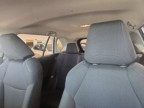 Used 2019 Toyota RAV4 LE AWD/4WD image 27