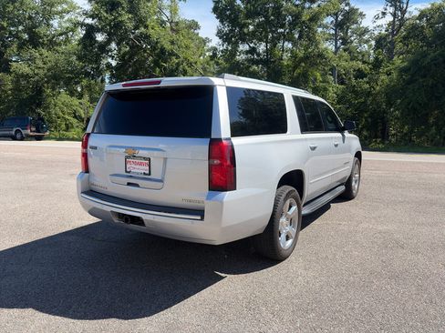 Used 2020 Chevrolet Suburban Premier RWD image 3