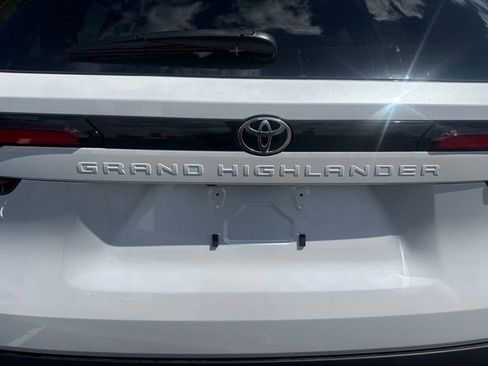 New 2026 Toyota Grand Highlander AWD image 4