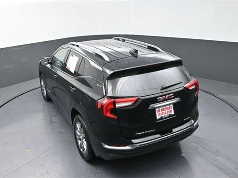 Used 2024 GMC Terrain SLT image 23