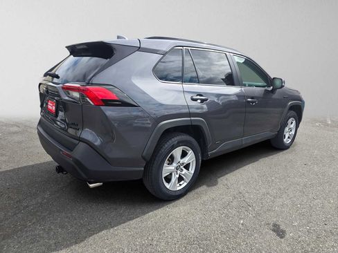 Used 2020 Toyota RAV4 XLE w/ Convenience Package AWD/4WD image 3
