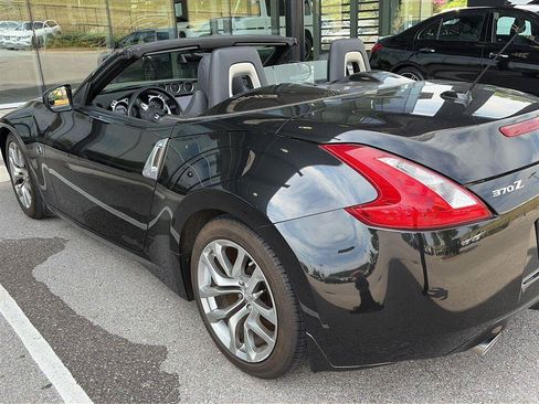 Used 2012 Nissan 370Z Touring RWD image 9