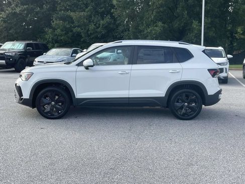 New 2026 Volkswagen Taos SE FWD image 4