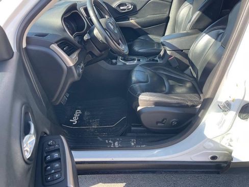Used 2017 Jeep Cherokee Latitude w/ True North Edition AWD/4WD image 10
