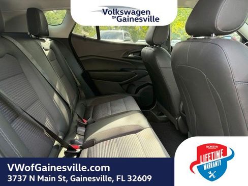 Used 2025 Chevrolet Trax LT w/ LT Convenience Package FWD image 8