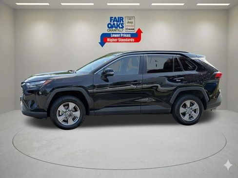 Used 2025 Toyota RAV4 XLE AWD/4WD image 12