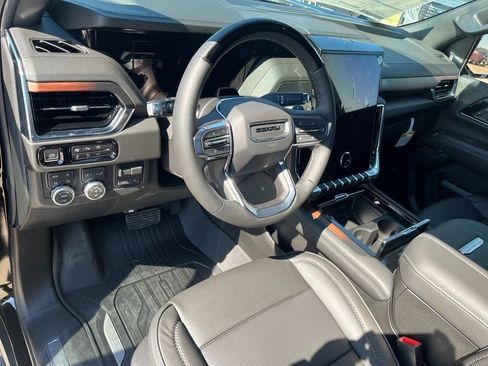 New 2026 GMC Yukon XL Denali w/ Denali Reserve Package image 16