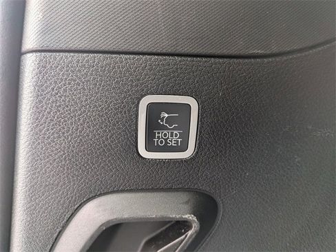 Certified 2024 Jeep Wagoneer Series III image 33