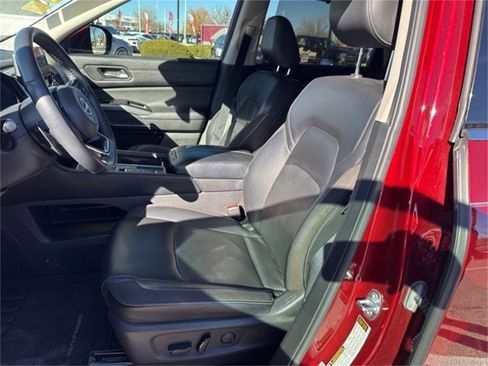 Used 2022 Nissan Pathfinder SL image 9
