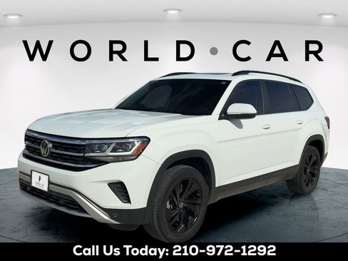 Used 2022 Volkswagen Atlas SE w/ Panoramic Sunroof Package FWD image 3