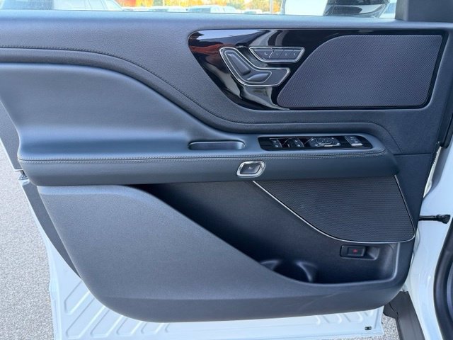 New 2027 Lincoln Aviator AWD image 13