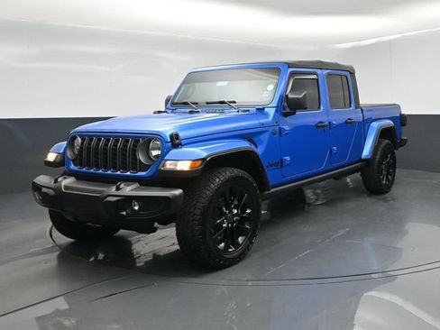 Used 2025 Jeep Gladiator Sport AWD/4WD image 4