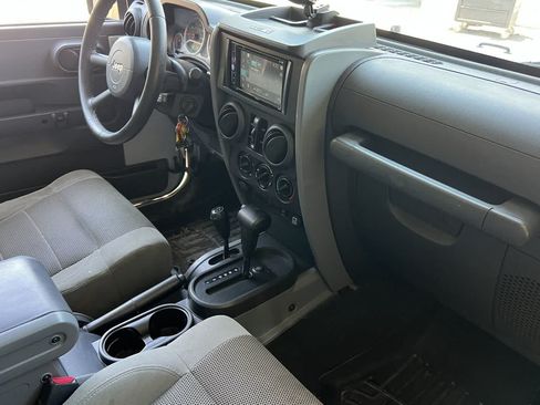 Used 2007 Jeep Wrangler Unlimited Sahara AWD/4WD image 17