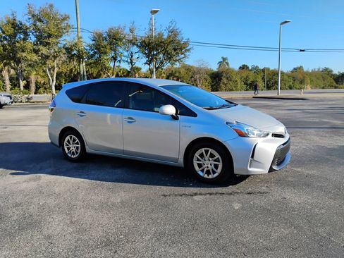 Used 2017 Toyota Prius V Four image 1