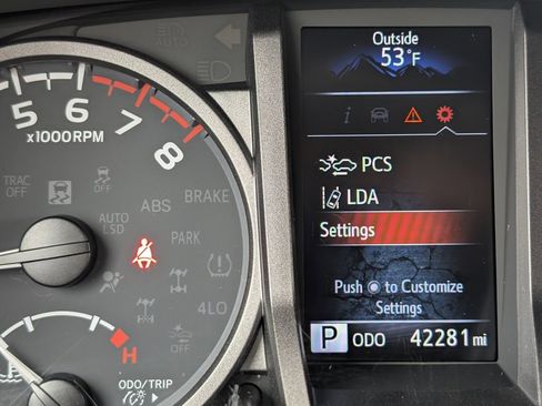 Used 2022 Toyota Tacoma TRD Off-Road image 21